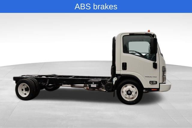 New 2025 Chevrolet Low Cab Forward image 2
