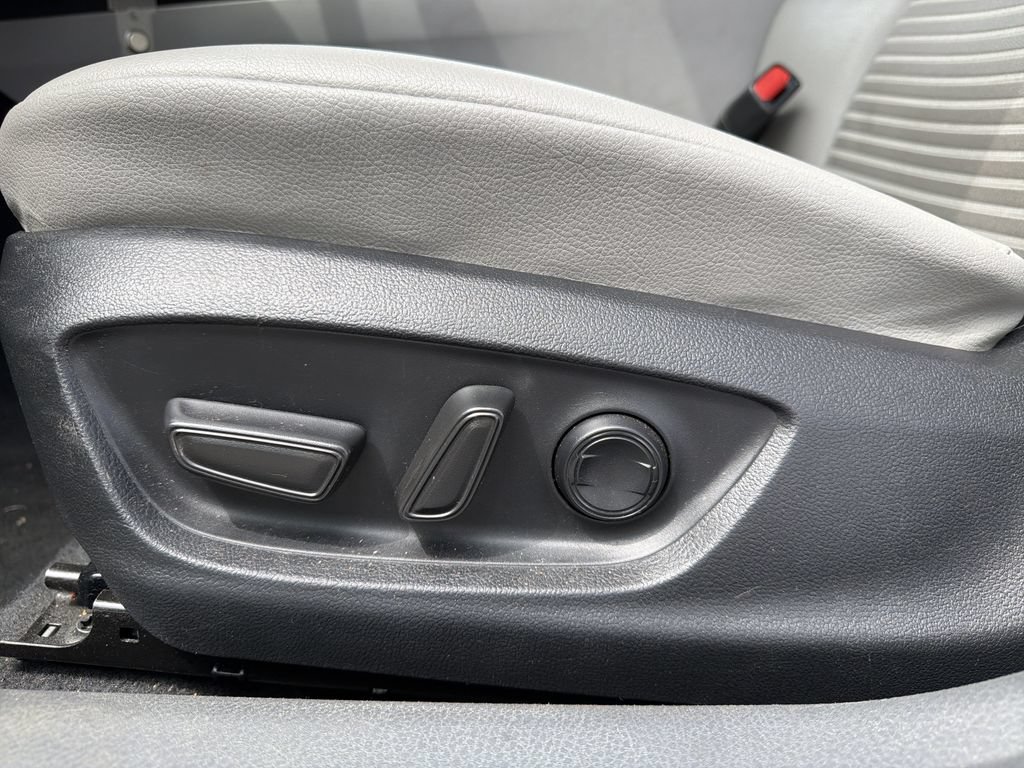 Used 2023 Toyota Camry SE FWD image 9
