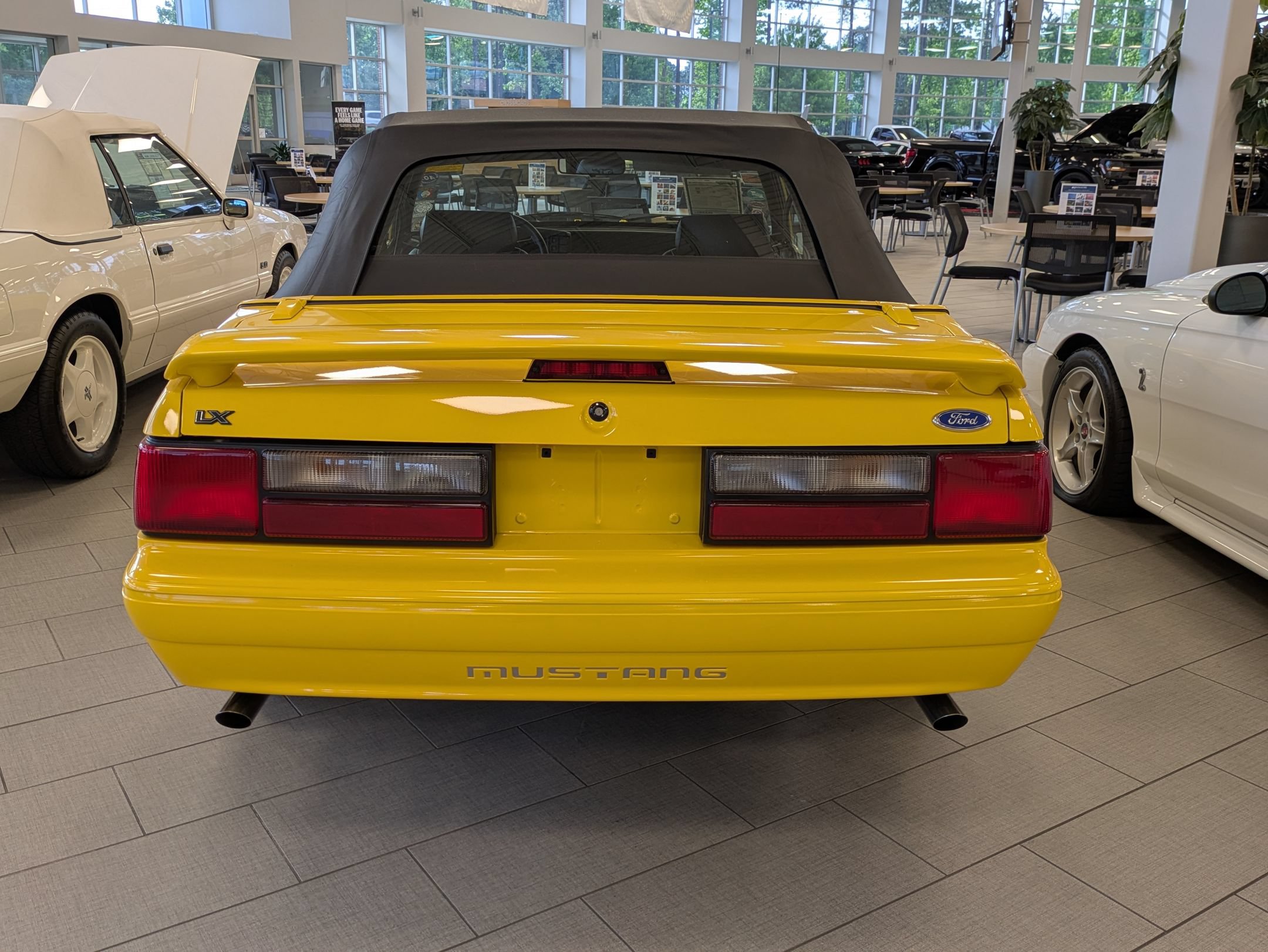 Used 1993 Ford Mustang LX RWD image 4