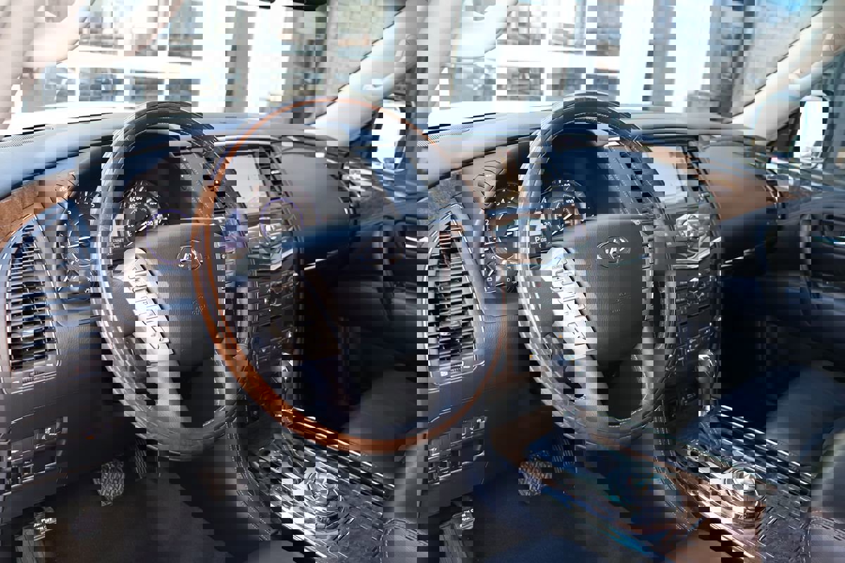 Used 2016 INFINITI QX80 Luxe w/ 22" Wheel Package image 14