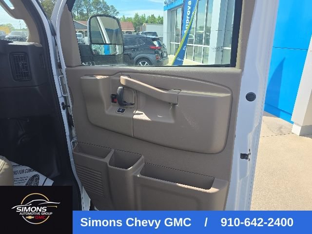 Used 2025 GMC Savana 3500 RWD image 40