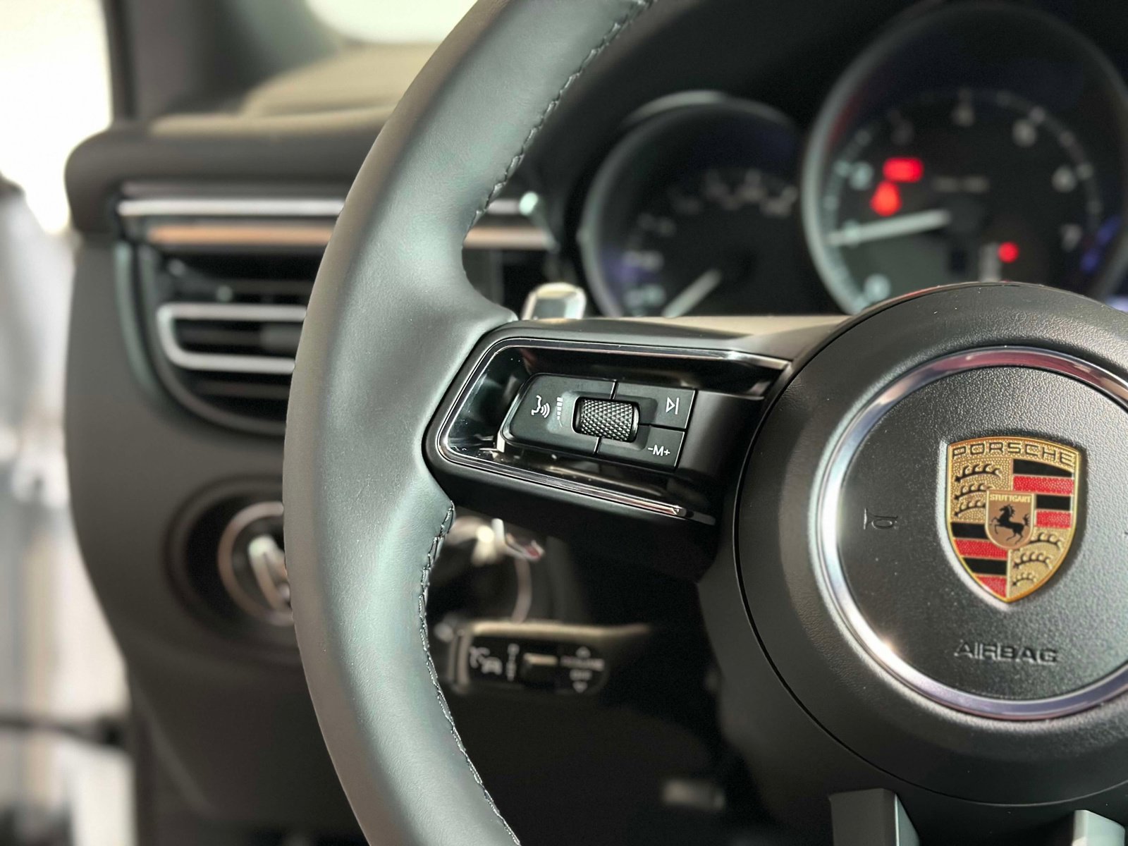 New 2026 Porsche Macan image 30