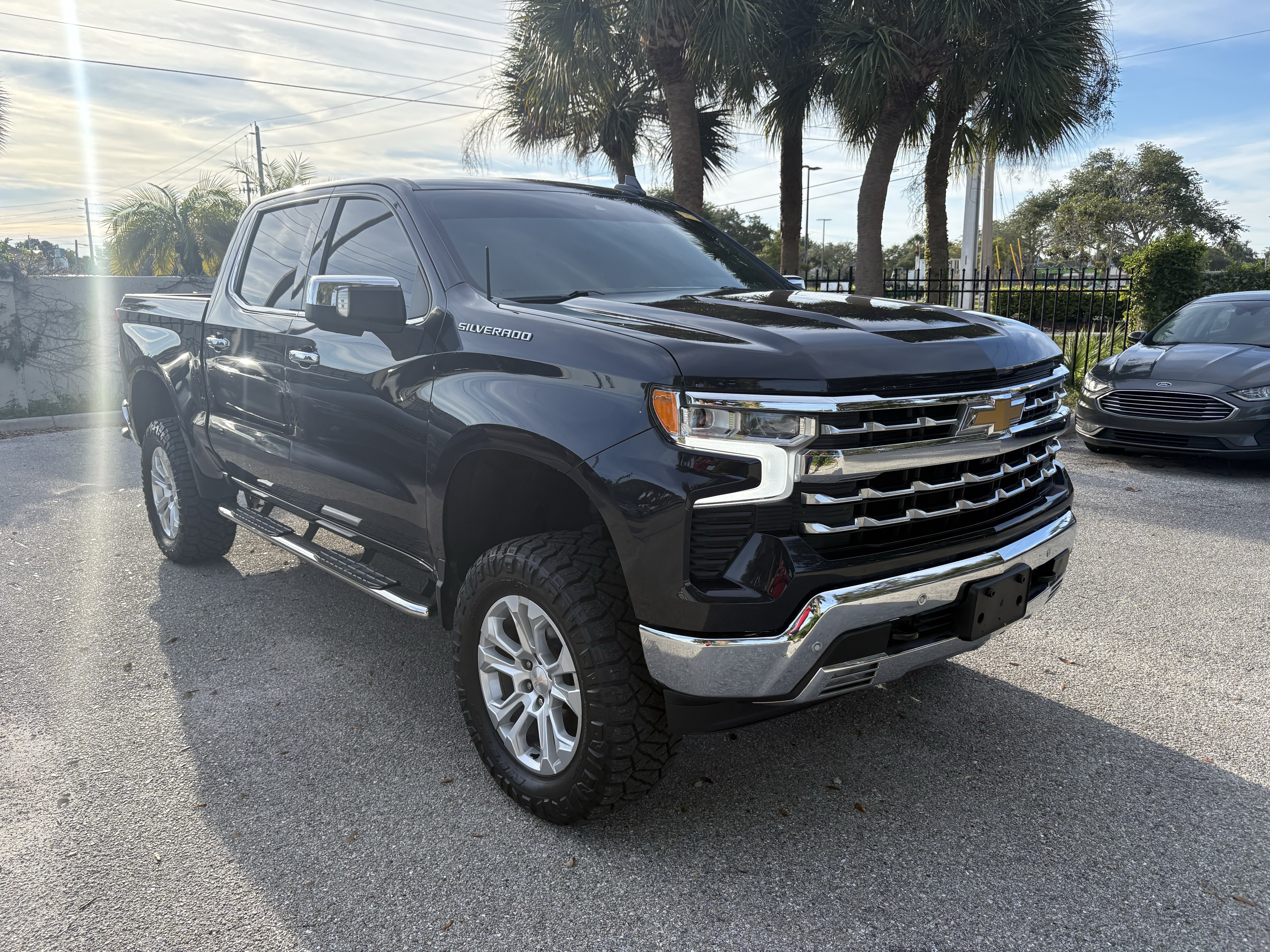 Used 2023 Chevrolet Silverado 1500 LTZ AWD/4WD image 1