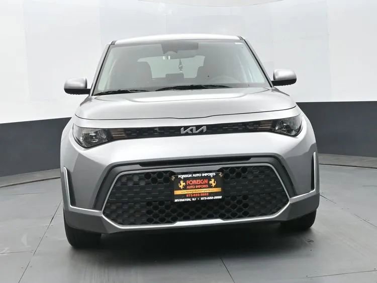Used 2025 Kia Soul LX w/ LX Technology Package image 3