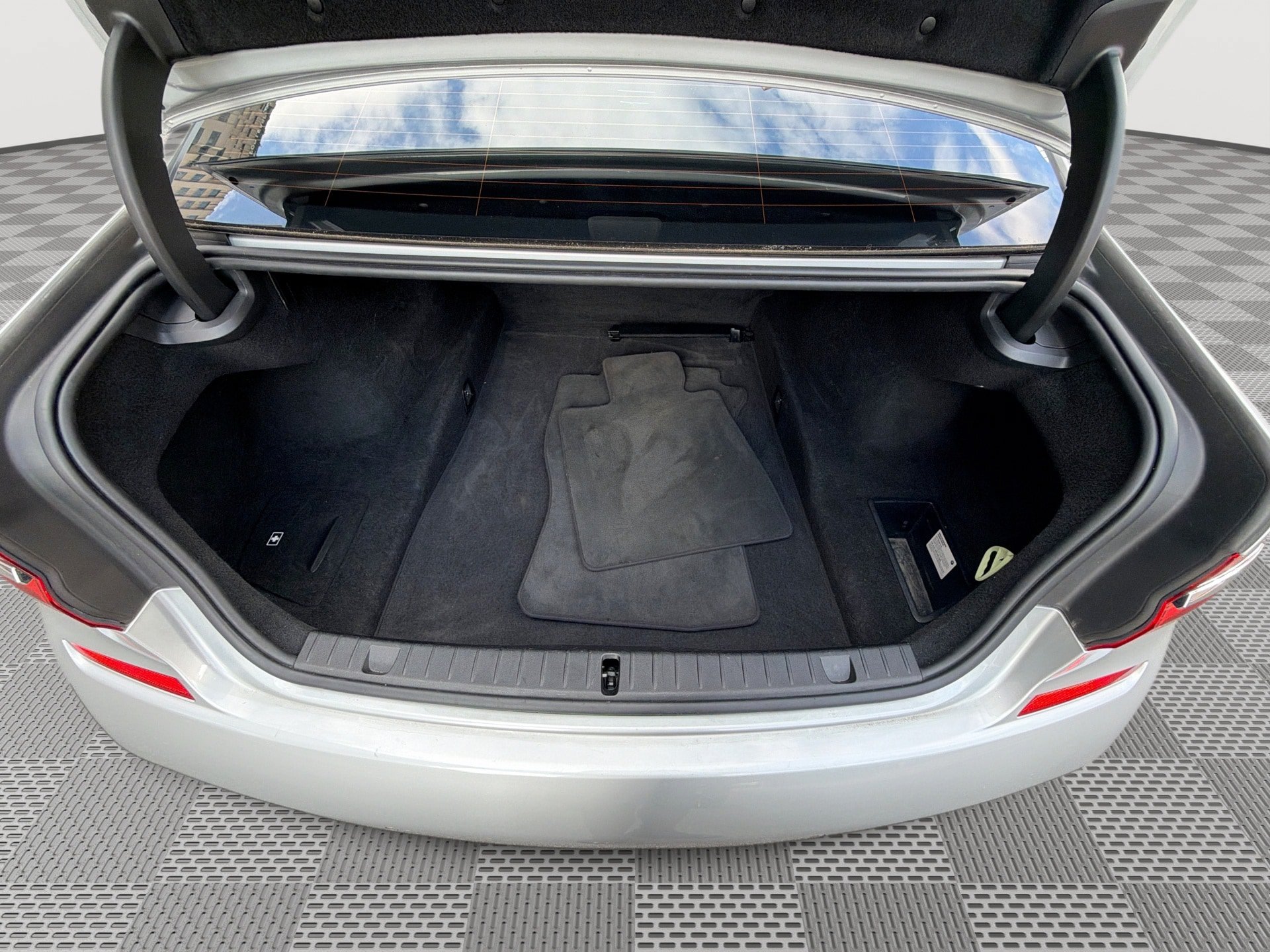 Used 2019 BMW 750i RWD image 22