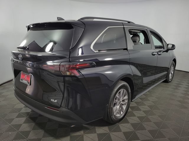 Used 2025 Toyota Sienna XLE w/ XLE Plus Package FWD image 9