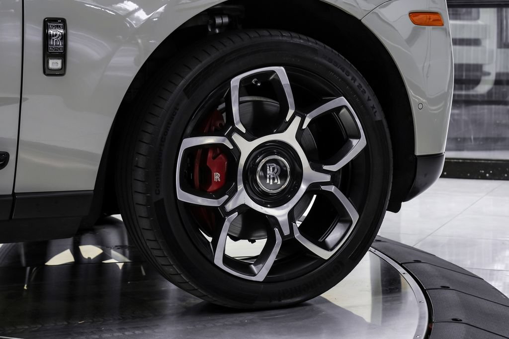 Used 2022 Rolls-Royce Cullinan Black Badge AWD/4WD image 56