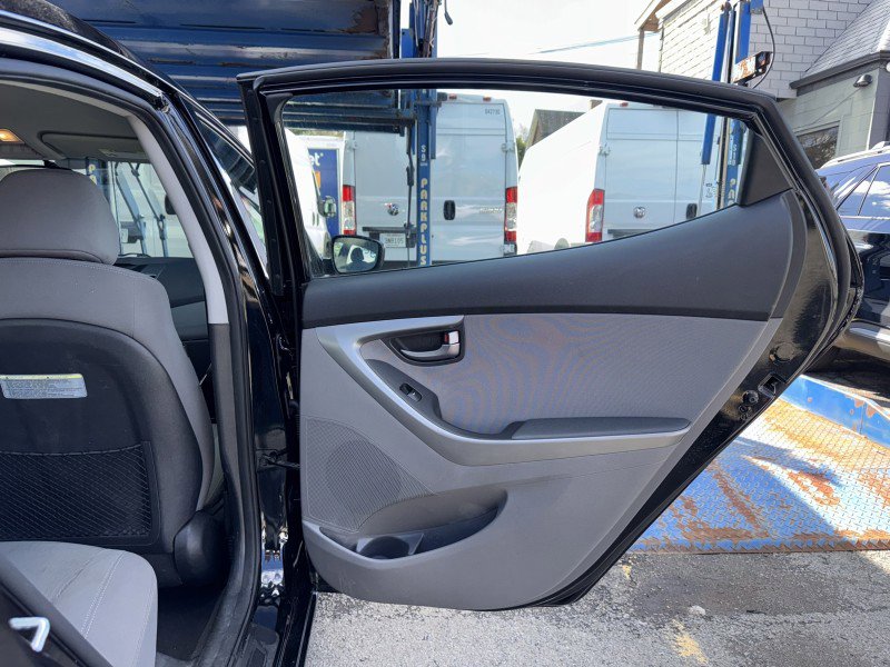 Used 2015 Hyundai Elantra SE w/ Option Group 02 image 13