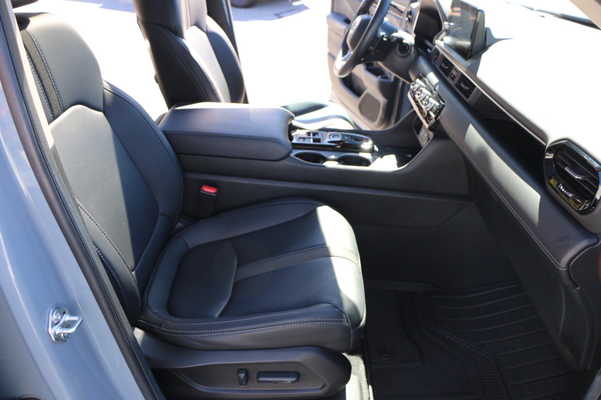 Used 2025 Honda Pilot Touring image 32