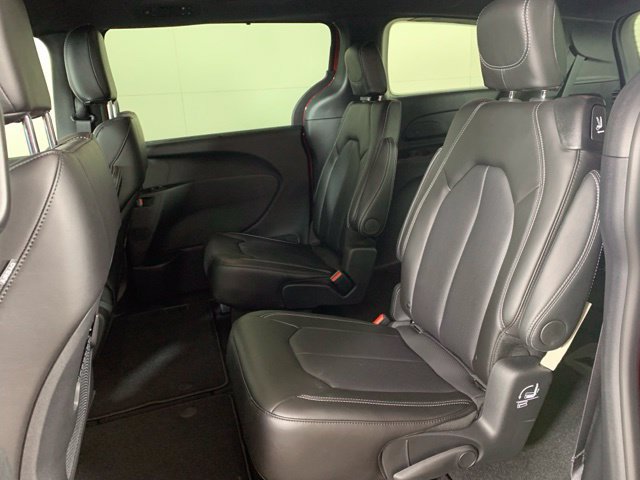 New 2027 Chrysler Pacifica Select w/ Family Tech Group AWD/4WD image 13