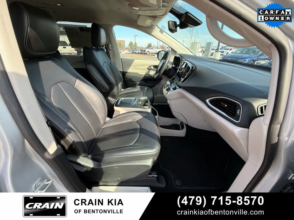 Used 2024 Chrysler Pacifica Touring-L image 34