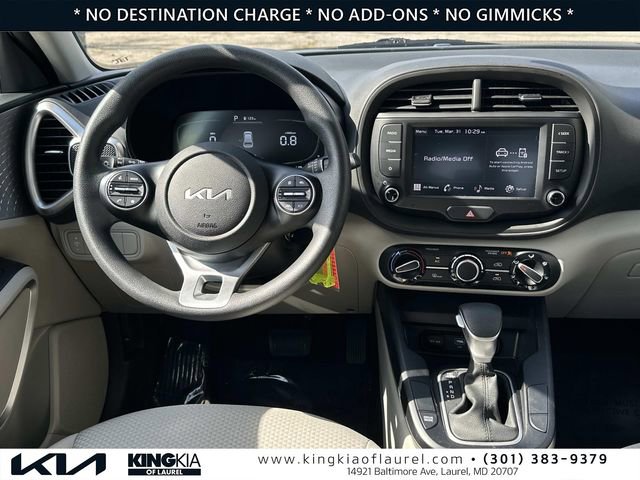 Used 2023 Kia Soul LX image 2