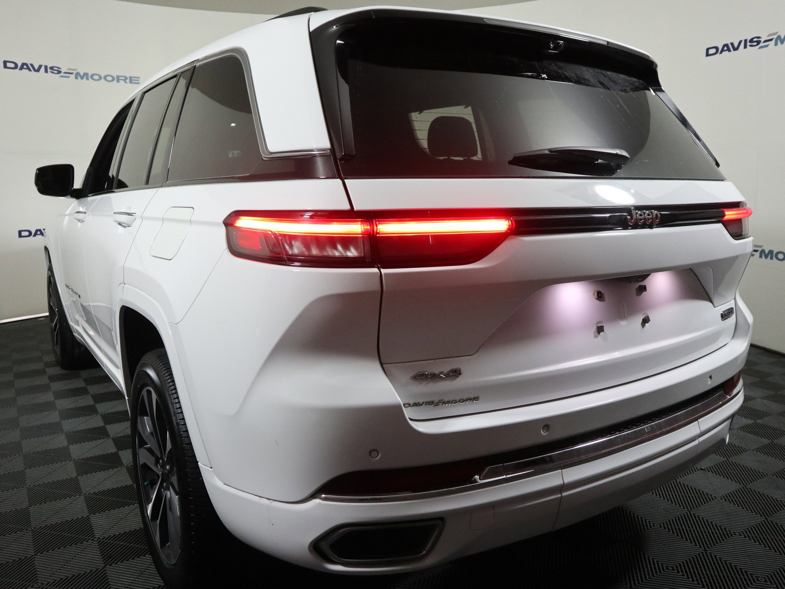 Used 2022 Jeep Grand Cherokee Overland w/ Luxury Tech Group IV image 9