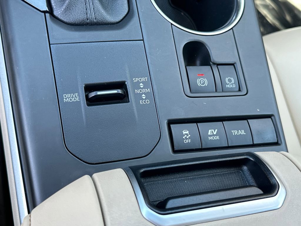 Certified 2020 Toyota Highlander XLE image 31