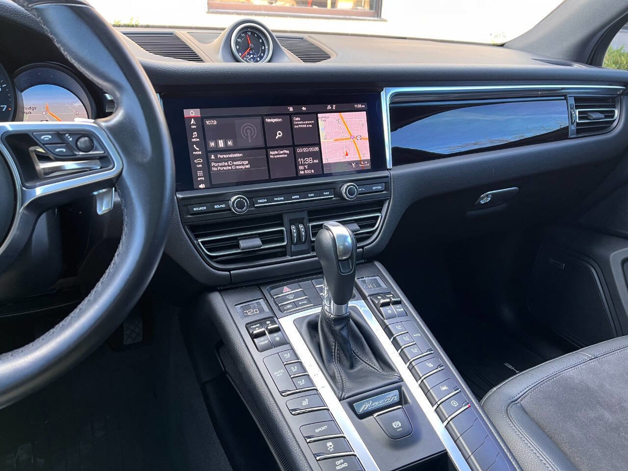 Used 2021 Porsche Macan image 12