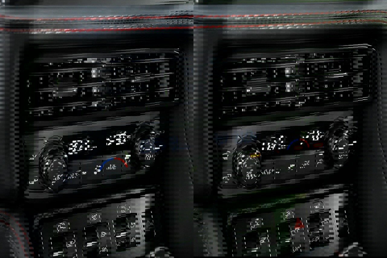 Used 2020 Nissan GT-R NISMO AWD/4WD image 32