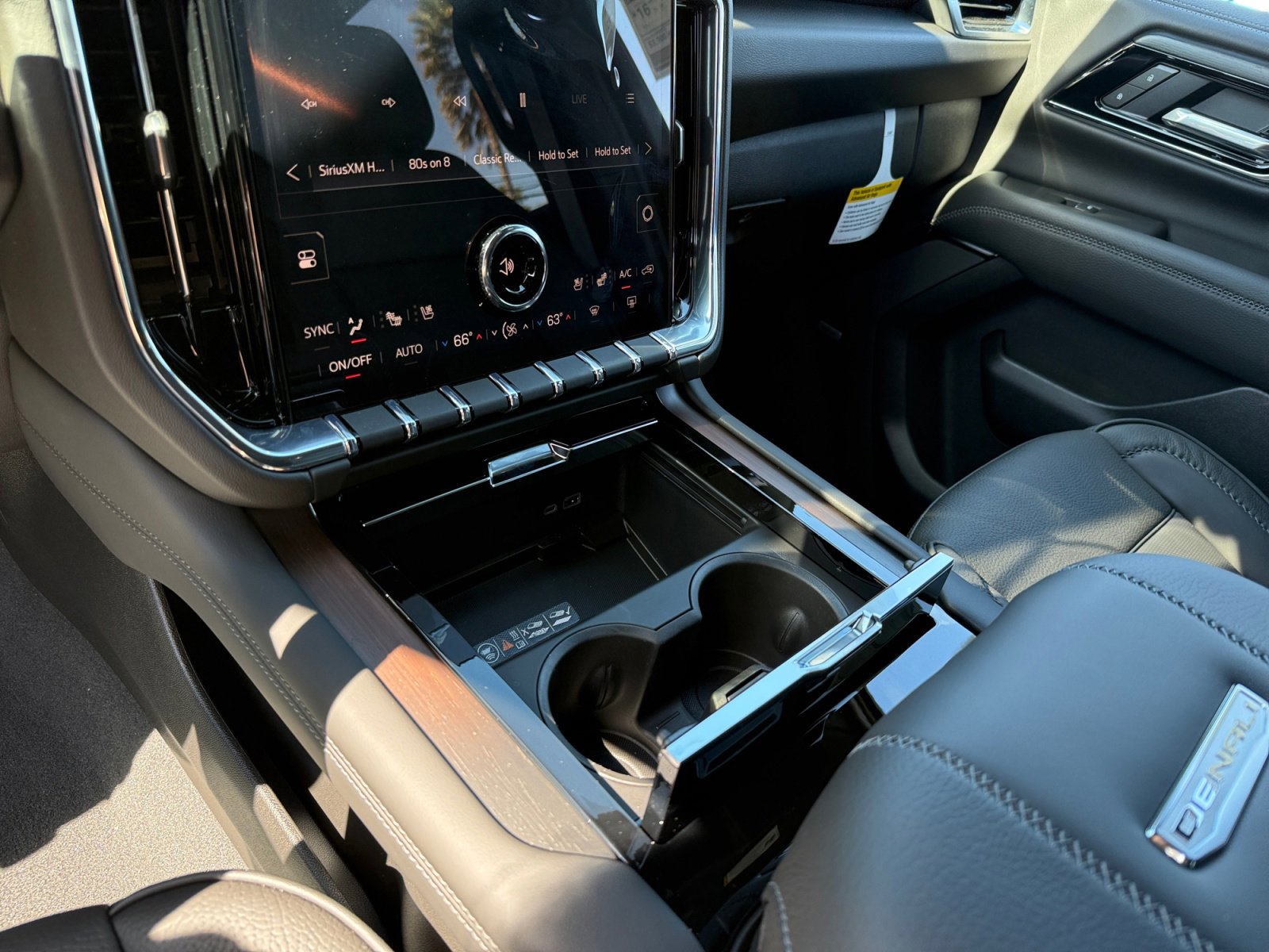 New 2026 GMC Yukon Denali w/ Denali Reserve Package AWD/4WD image 13