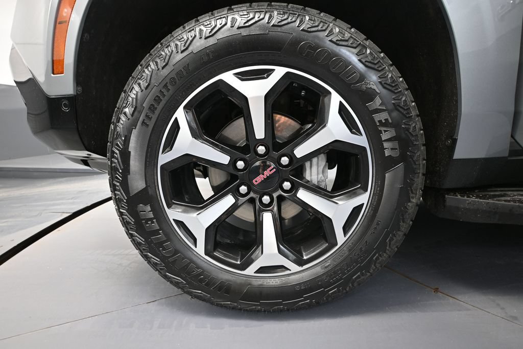 Used 2025 GMC Yukon AT4 AWD/4WD image 13