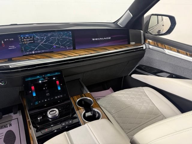 Used 2025 Cadillac Escalade Sport Platinum w/ LPO, Floor Liner Package AWD/4WD image 21