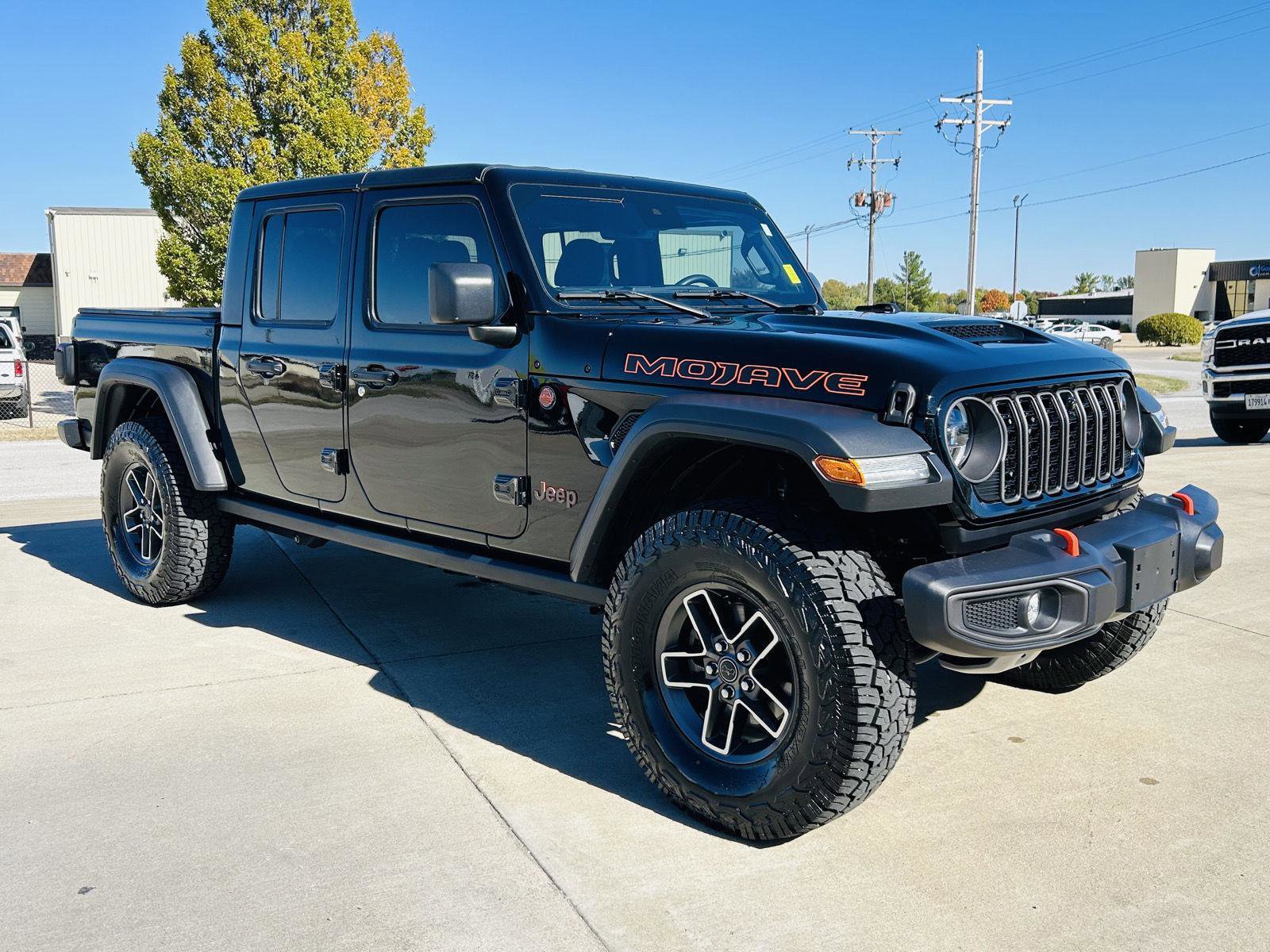 Used 2024 Jeep Gladiator Mojave w/ Technology Group video 2