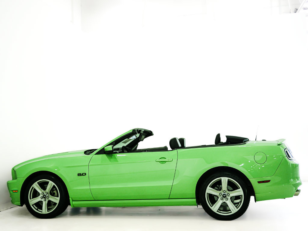 Used 2013 Ford Mustang GT Premium w/ Electronics Pkg RWD image 10