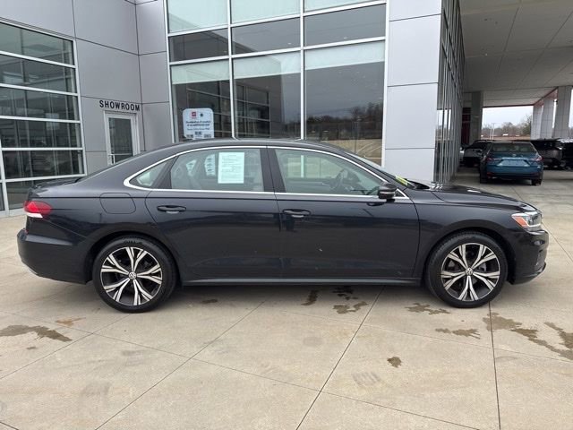 Used 2022 Volkswagen Passat 2.0T SE image 9