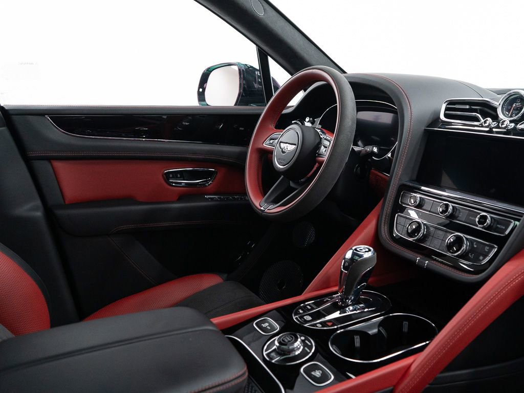 Used 2022 Bentley Bentayga AWD/4WD image 26