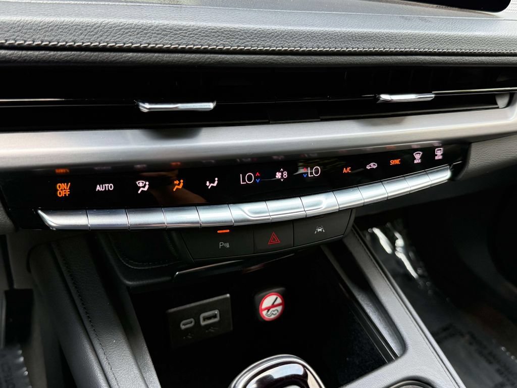 Used 2025 Cadillac XT4 Premium Luxury FWD image 26