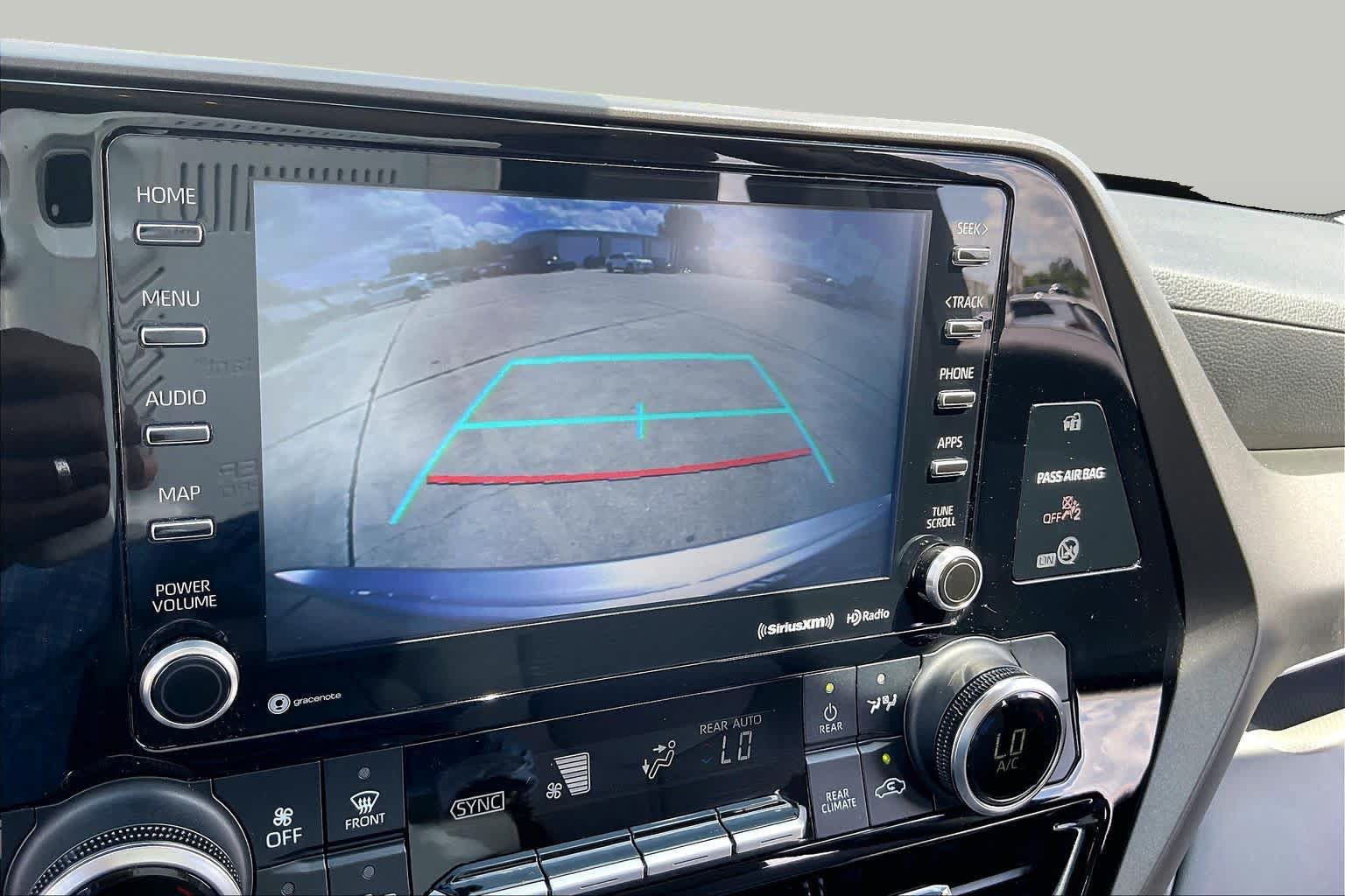 Used 2021 Toyota Highlander LE FWD image 22