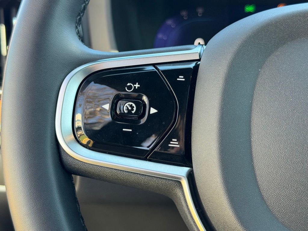 Used 2024 Volvo XC60 B5 Ultimate w/ Protection Package Premier image 23