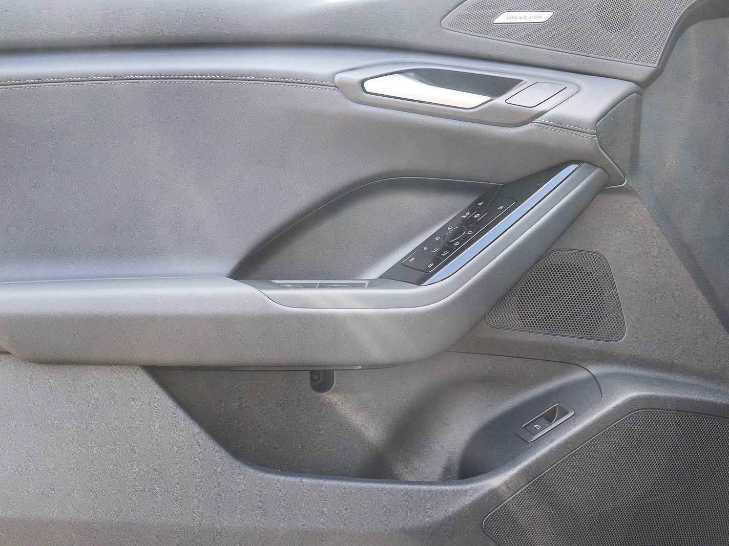 Used 2025 Audi Q6 e-tron Premium Plus w/ Premium Plus AWD/4WD image 22