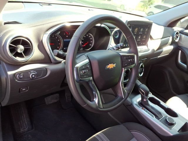 Used 2025 Chevrolet Blazer LT FWD image 8