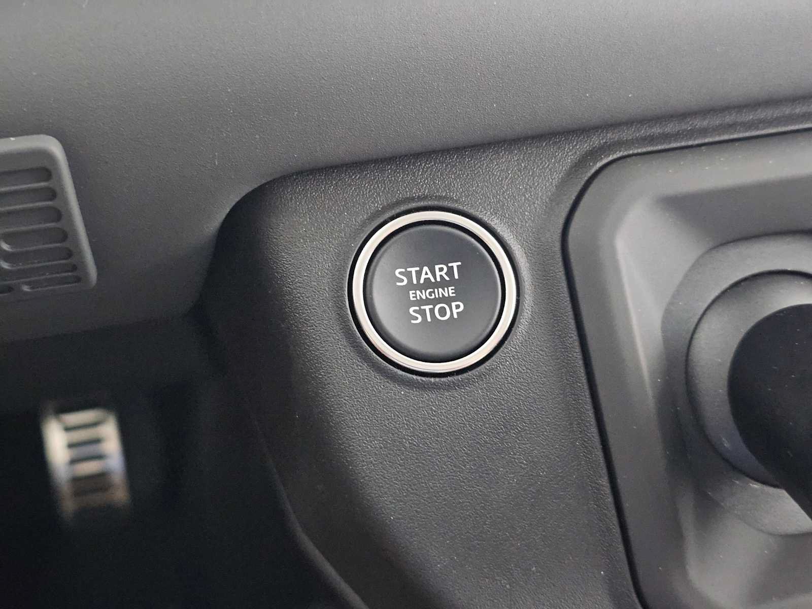 New 2025 Land Rover Defender 110 X image 29