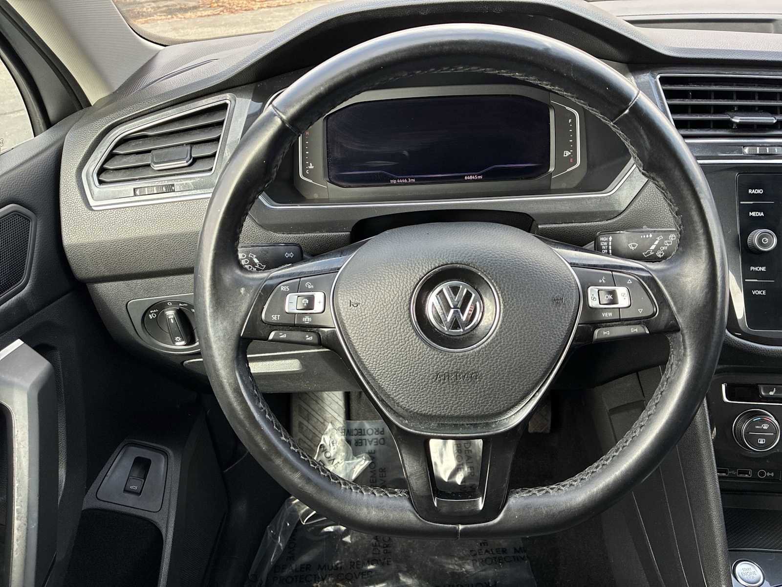 Used 2019 Volkswagen Tiguan SEL AWD/4WD image 11