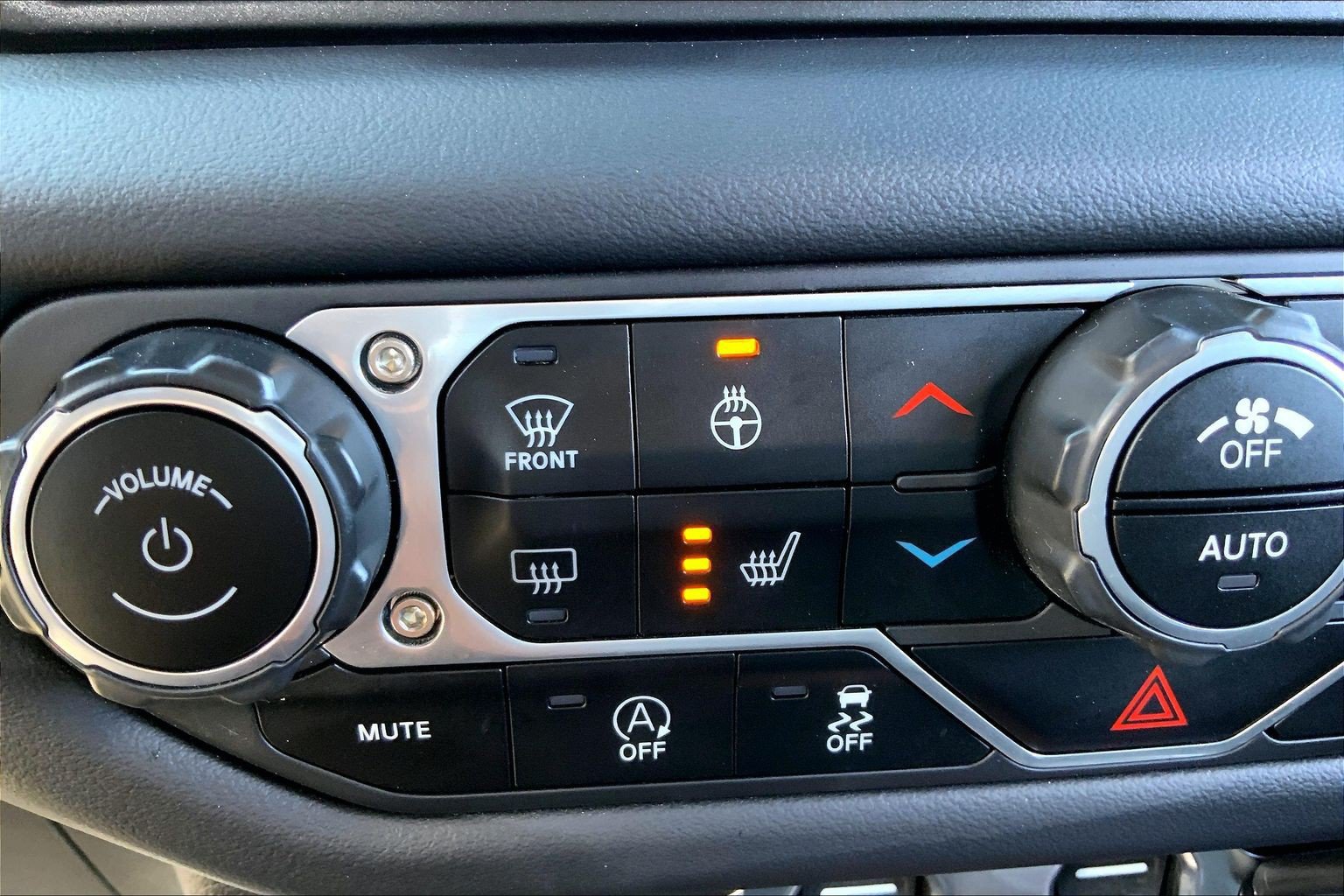 Certified 2024 Jeep Gladiator Mojave AWD/4WD image 33