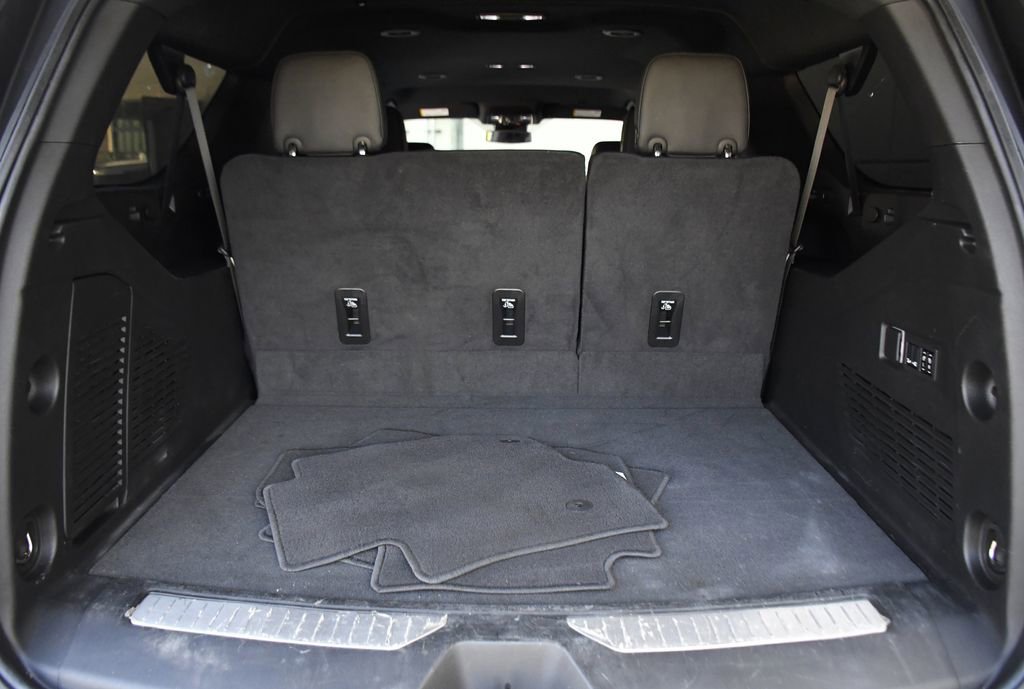 Used 2024 Chevrolet Suburban Z71 w/ Luxury Package image 33