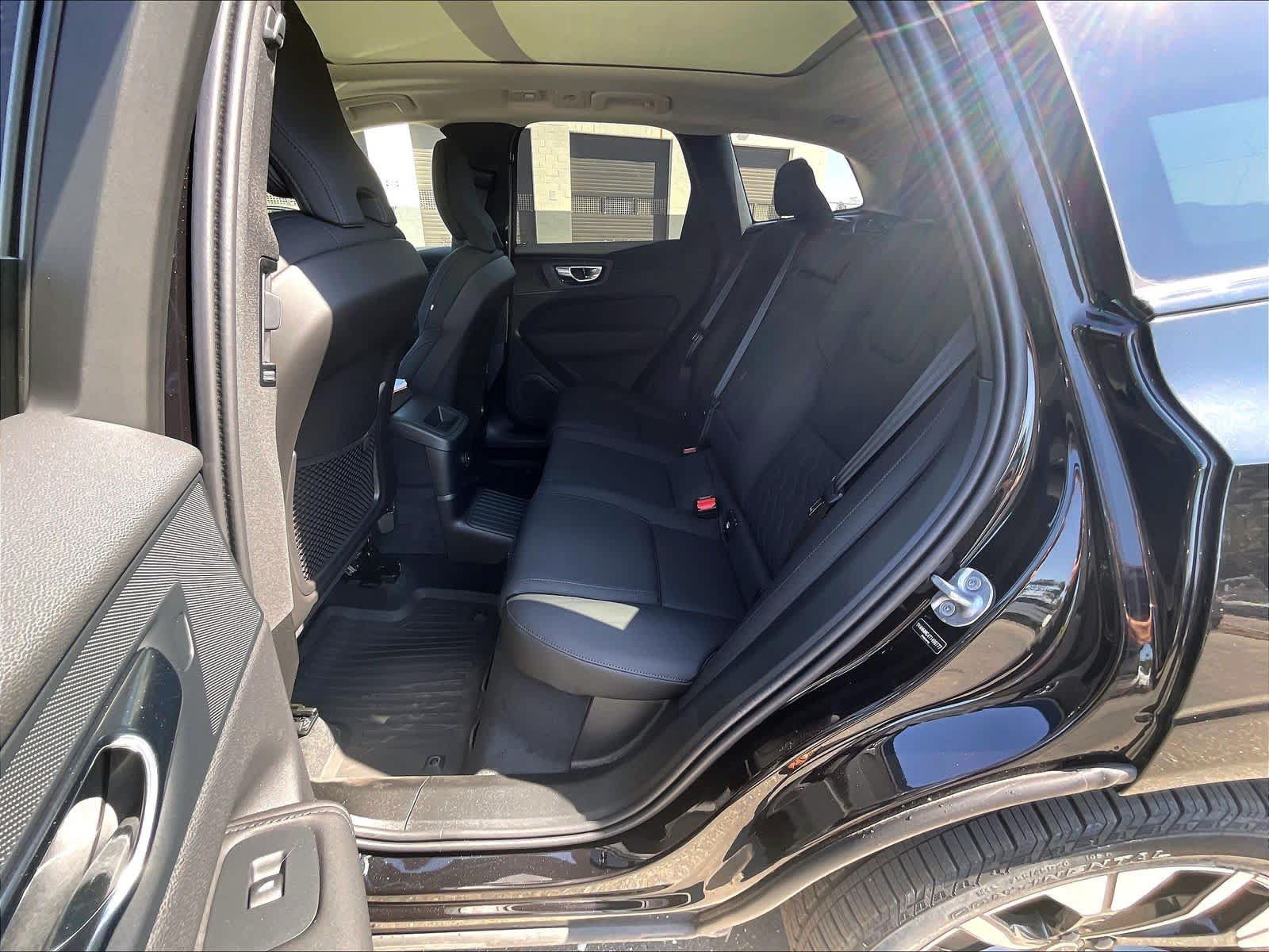 New 2026 Volvo XC60 T8 Plus w/ Climate Package PRO AWD/4WD image 12