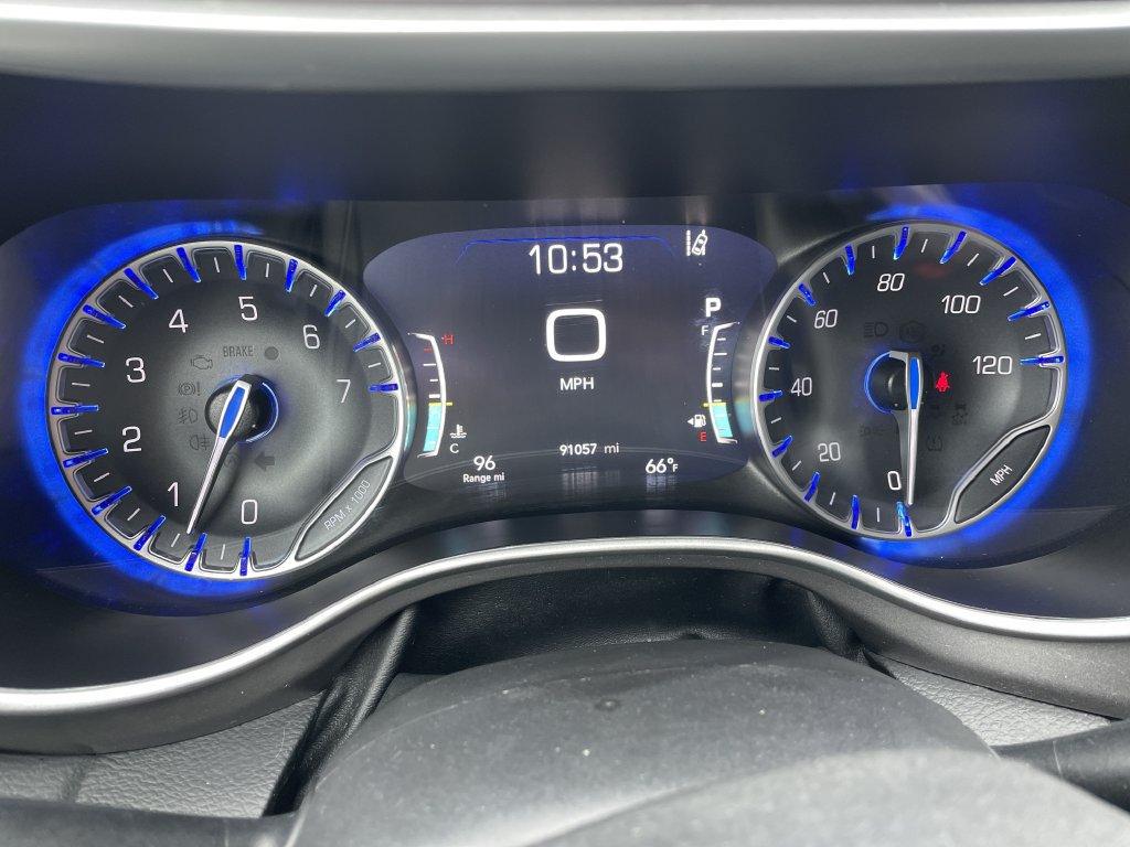 Used 2024 Chrysler Pacifica Touring-L FWD image 17