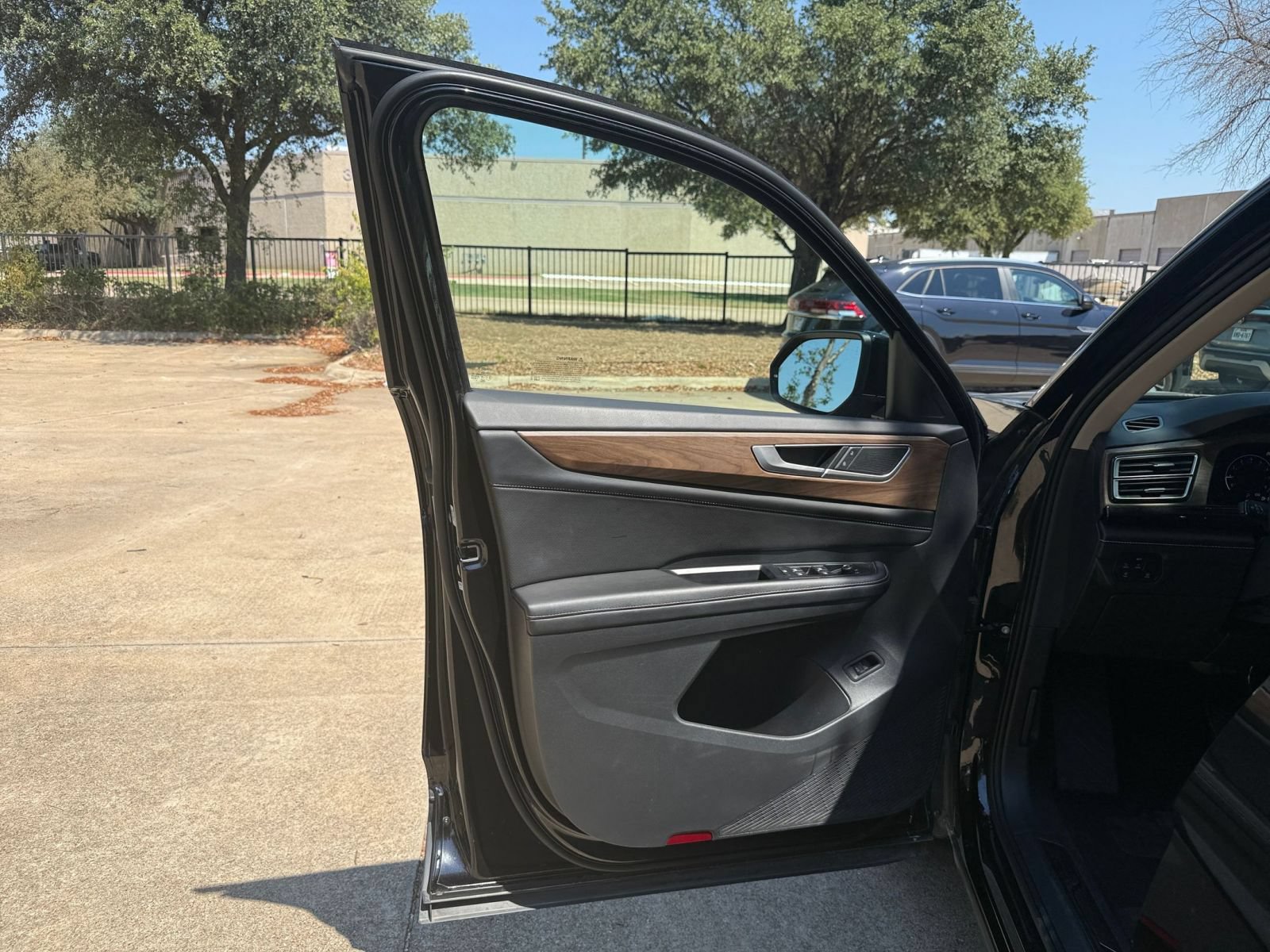Used 2026 Volkswagen Atlas SE AWD/4WD image 18