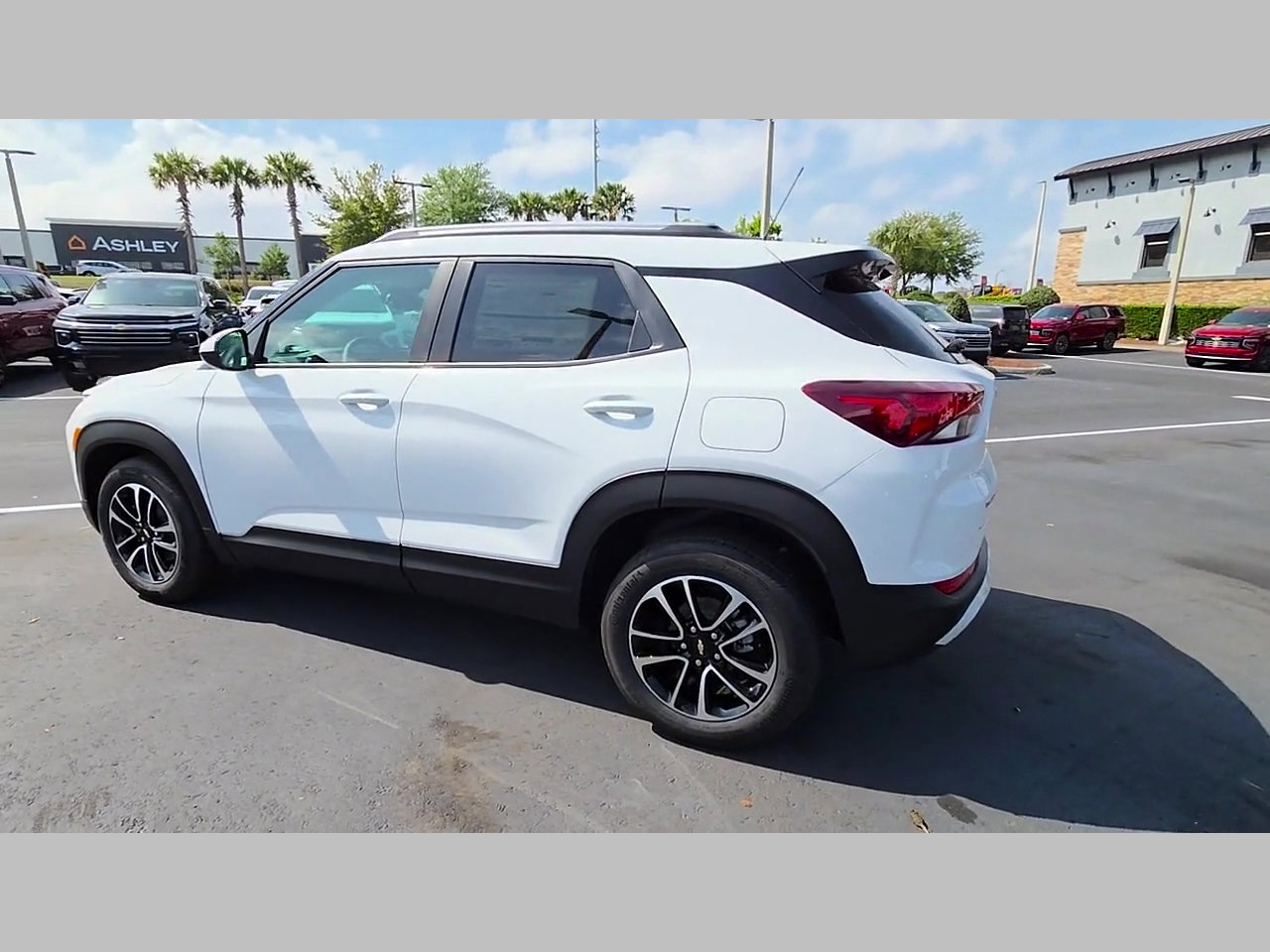 New 2026 Chevrolet TrailBlazer LT w/ Convenience Package FWD image 14
