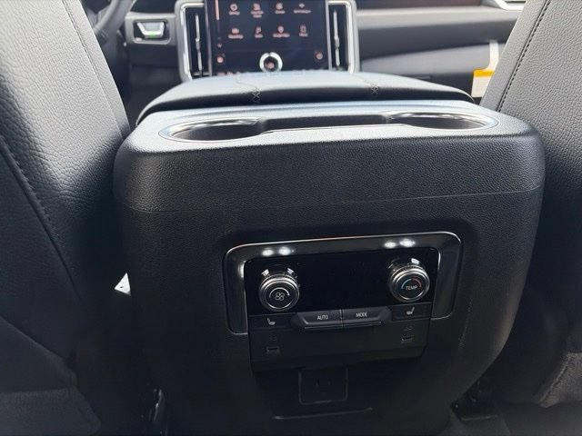 New 2026 GMC Yukon Denali w/ Sun & Power Step Package AWD/4WD image 28