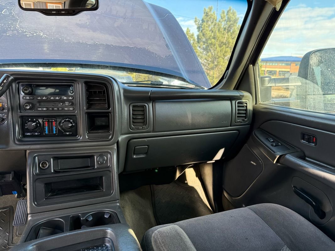 Used 2005 Chevrolet Silverado 2500 LS w/ Heavy-Duty Power Package image 25