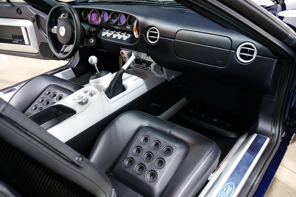 Used 2005 Ford GT RWD image 30