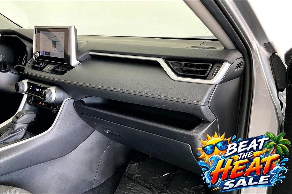 Used 2025 Toyota RAV4 XLE FWD image 20