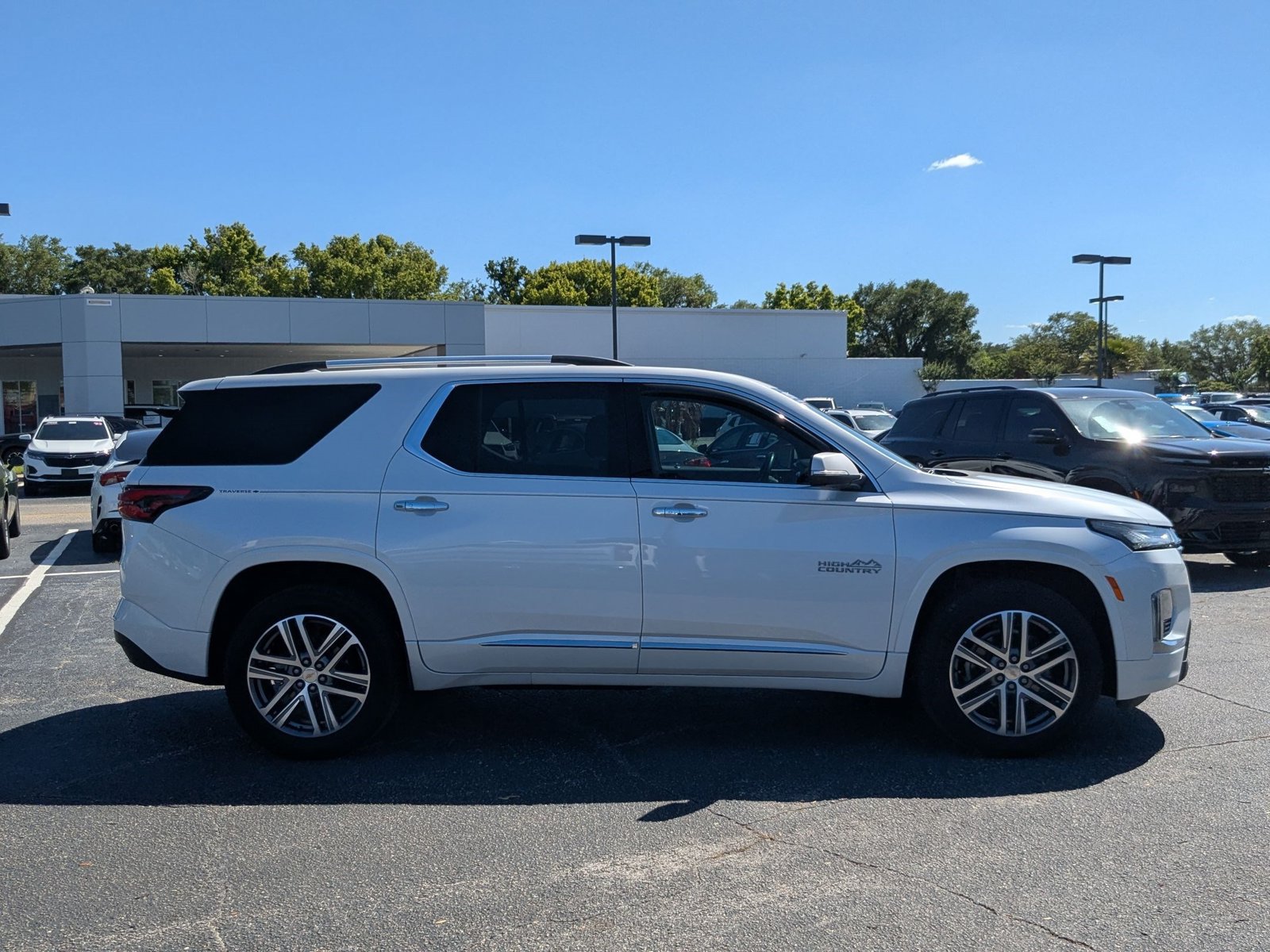 Used 2024 Chevrolet Traverse High Country FWD image 8