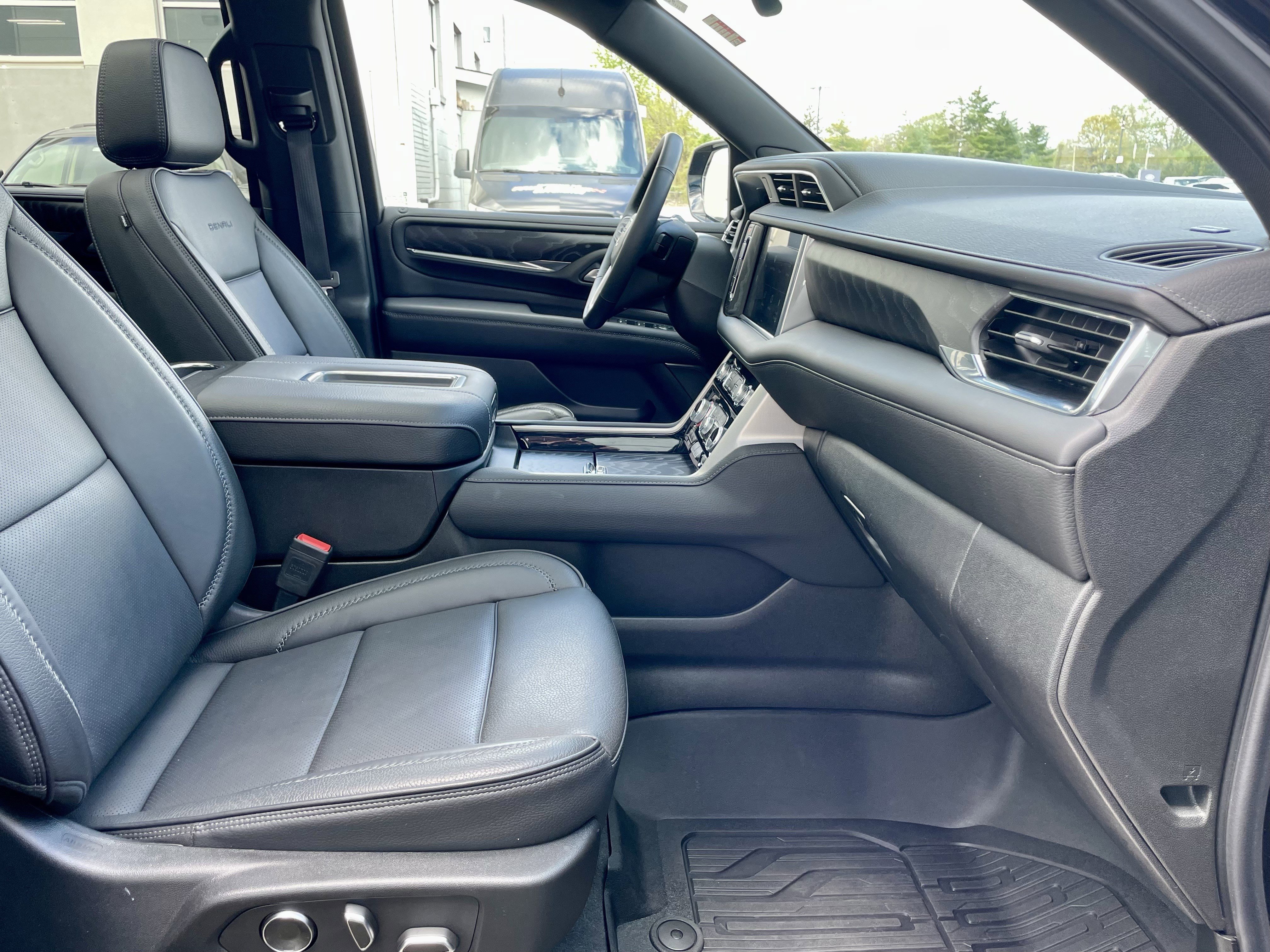 Used 2024 GMC Yukon Denali image 15