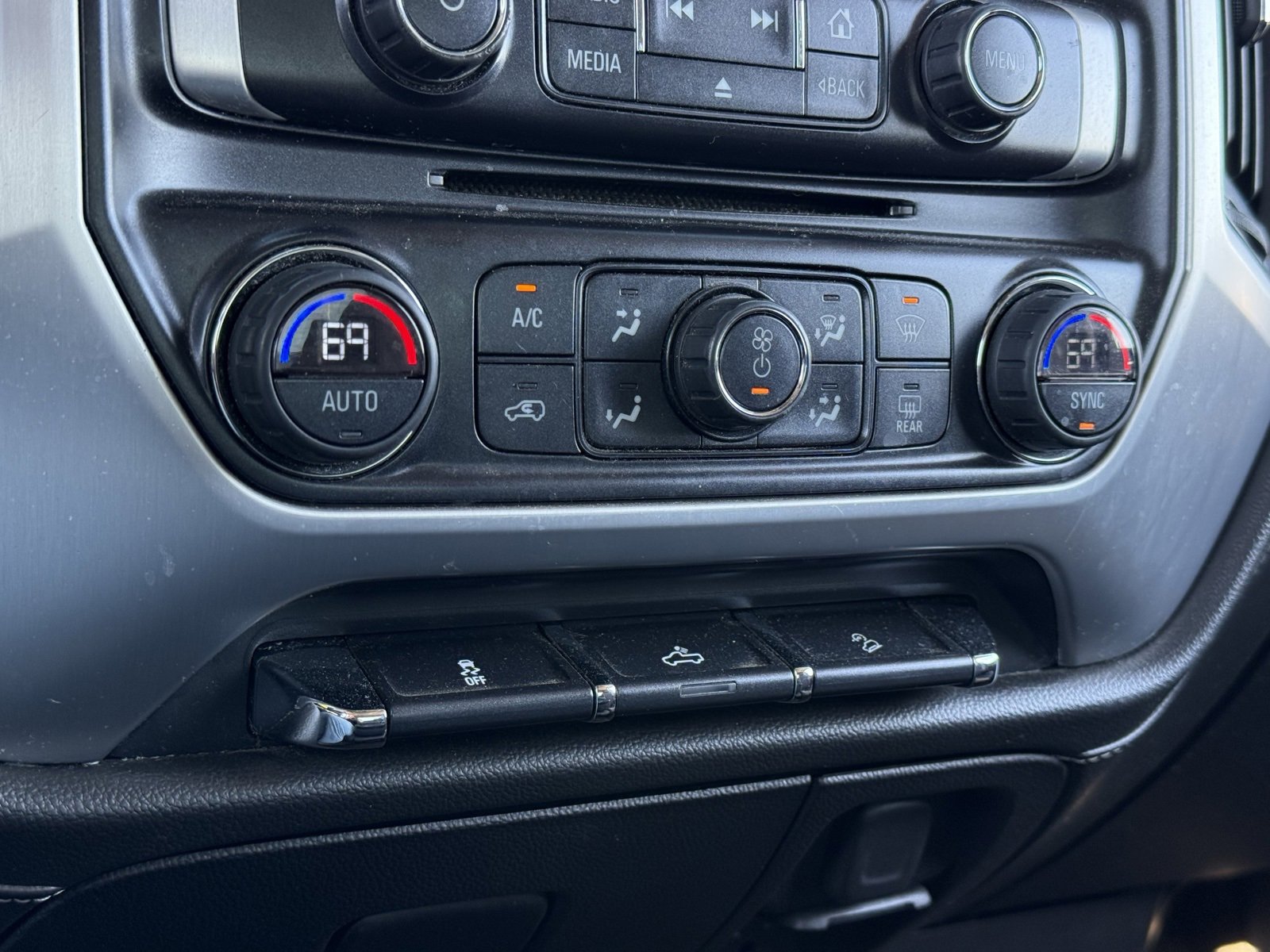 Used 2015 GMC Sierra 1500 SLE w/ SLE Value Package image 20