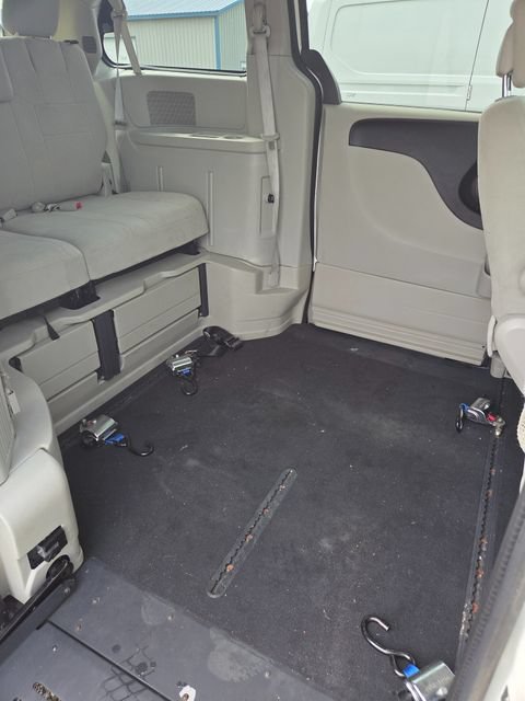 Used 2012 Dodge Grand Caravan SXT FWD image 12