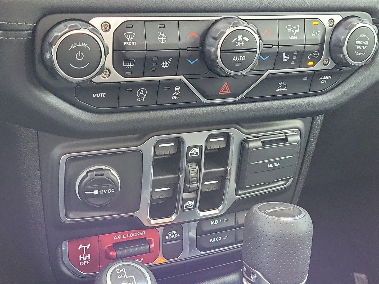 New 2025 Jeep Gladiator Mojave w/ Steel Bumper Group image 15