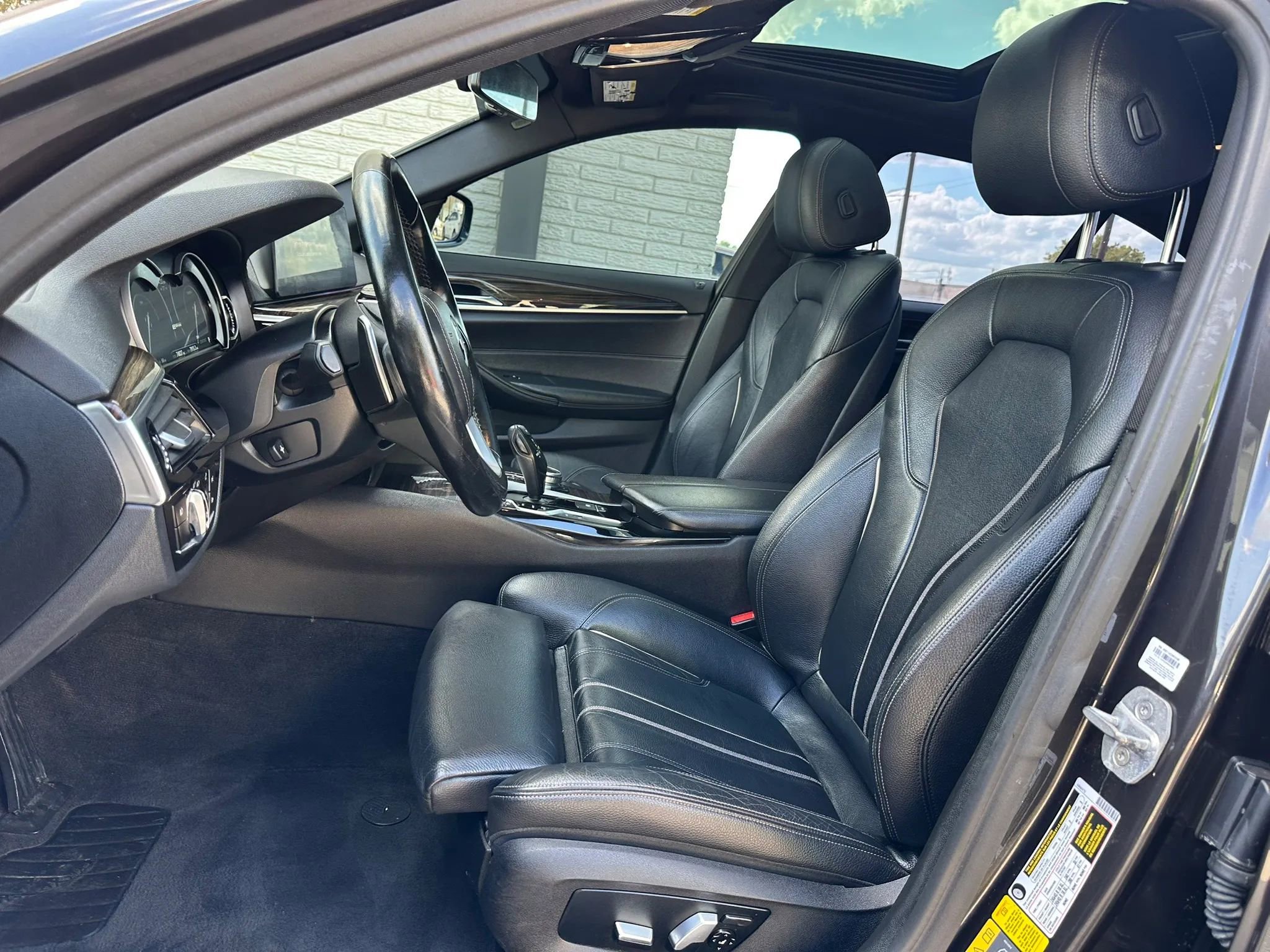 Used 2018 BMW 530e w/ Premium Package 2 image 13